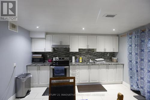 31 Dunnet Street, Markham, ON - Indoor Photo Showing Kitchen