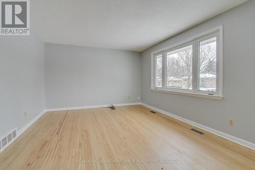 183 Wellington Street E, Barrie, ON - Indoor Photo Showing Other Room