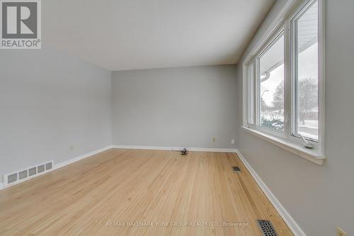 183 Wellington Street E, Barrie, ON - Indoor Photo Showing Other Room