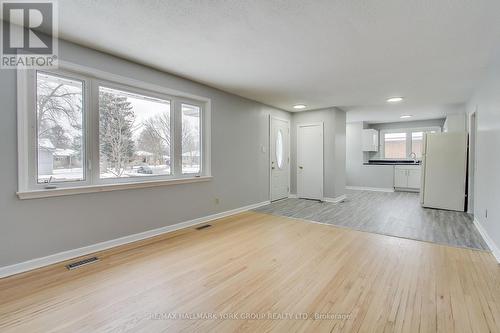 183 Wellington Street E, Barrie, ON - Indoor Photo Showing Other Room