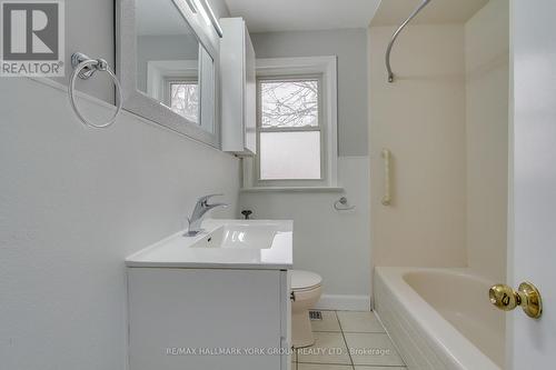 183 Wellington Street E, Barrie, ON - Indoor Photo Showing Bathroom