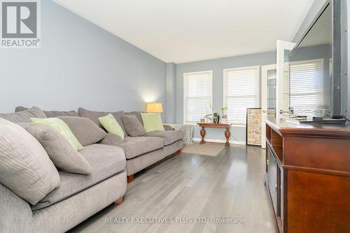 79 Pheasant Drive, Orangeville, ON - Indoor Photo Showing Living Room