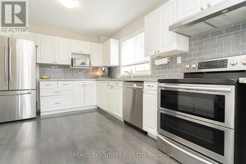 79 Pheasant Drive, Orangeville, ON - Indoor Photo Showing Kitchen With Upgraded Kitchen