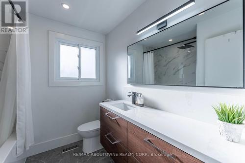 523 Corbin Court, Mississauga, ON - Indoor Photo Showing Bathroom