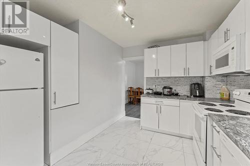 1353 Mckay, Windsor, ON - Indoor Photo Showing Kitchen