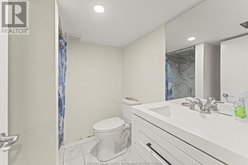 1353 Mckay, Windsor, ON - Indoor Photo Showing Bathroom