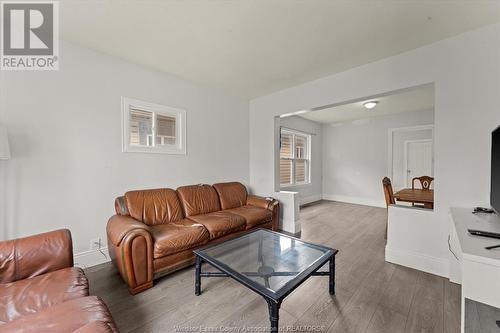 1353 Mckay, Windsor, ON - Indoor Photo Showing Living Room