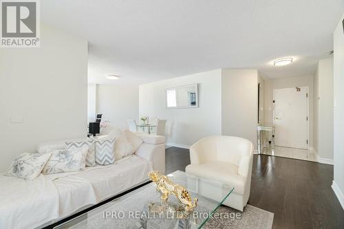 2602 - 550 Webb Drive, Mississauga, ON - Indoor Photo Showing Living Room