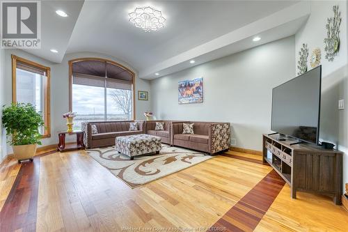 9225 Short Malden Road, Lasalle, ON - Indoor Photo Showing Living Room