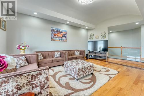 9225 Short Malden Road, Lasalle, ON - Indoor Photo Showing Living Room