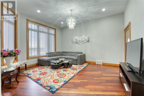 9225 Short Malden Road, Lasalle, ON - Indoor Photo Showing Living Room