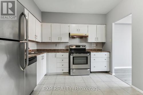 414 - 1703 Mccowan Road, Toronto, ON - Indoor Photo Showing Kitchen