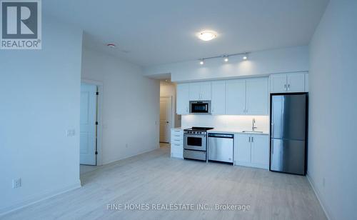 206 - 10 Gatineau Drive, Vaughan, ON - Indoor Photo Showing Kitchen With Stainless Steel Kitchen