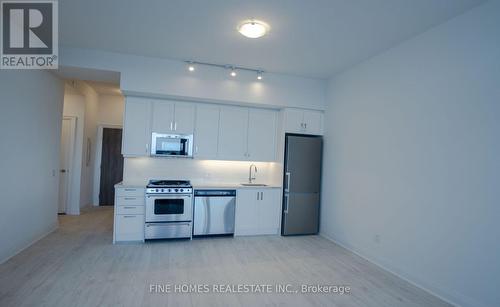 206 - 10 Gatineau Drive, Vaughan, ON - Indoor Photo Showing Kitchen With Stainless Steel Kitchen