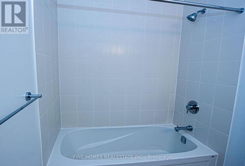 206 - 10 Gatineau Drive, Vaughan, ON - Indoor Photo Showing Bathroom