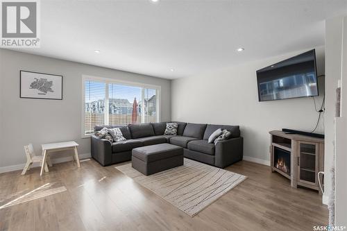 202 Stilling Union, Saskatoon, SK - Indoor Photo Showing Living Room