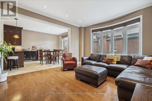 32 Harborn Road, Mississauga, ON - Indoor Photo Showing Living Room