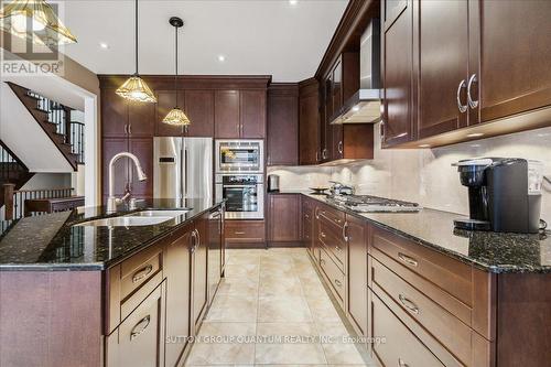 32 Harborn Road, Mississauga, ON - Indoor Photo Showing Kitchen With Double Sink With Upgraded Kitchen