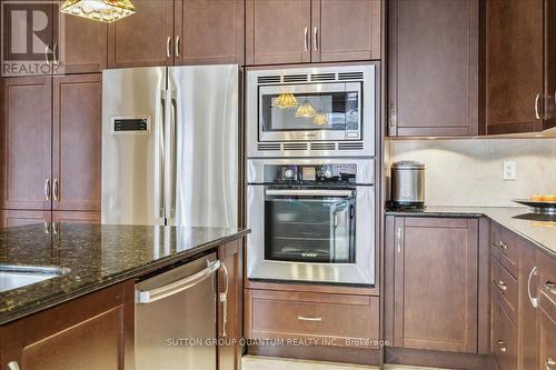 32 Harborn Road, Mississauga, ON - Indoor Photo Showing Kitchen With Upgraded Kitchen