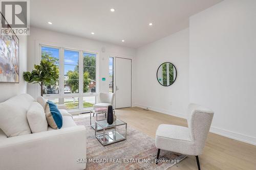 73 Elma Street, Toronto, ON - Indoor Photo Showing Living Room