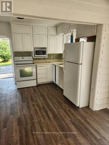 35 Angeline Street, Kawartha Lakes, ON - Indoor Photo Showing Kitchen