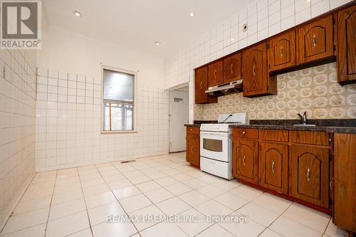 20 Howick Avenue, Toronto, ON - Indoor Photo Showing Kitchen