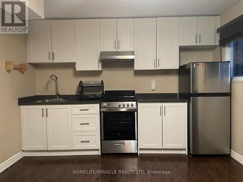 9 Hinchley Wood Grove, Brampton, ON - Indoor Photo Showing Kitchen