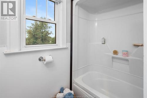 1625 Mersea Rd 6, Leamington, ON - Indoor Photo Showing Bathroom