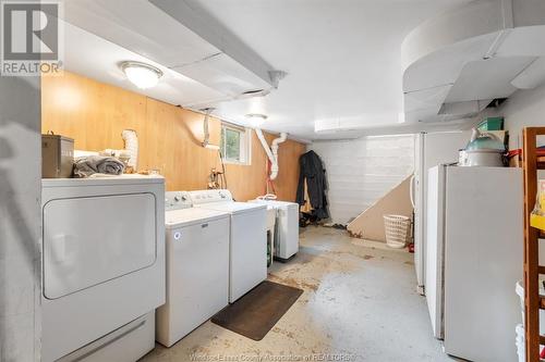 1625 Mersea Rd 6, Leamington, ON - Indoor Photo Showing Laundry Room