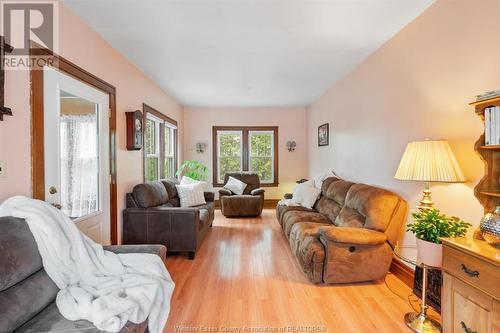 1625 Mersea Rd 6, Leamington, ON - Indoor Photo Showing Living Room