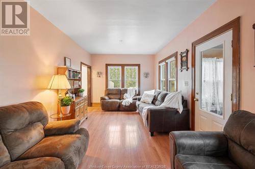 1625 Mersea Rd 6, Leamington, ON - Indoor Photo Showing Living Room