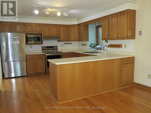 38 Orkney Crescent E, London, ON - Indoor Photo Showing Kitchen