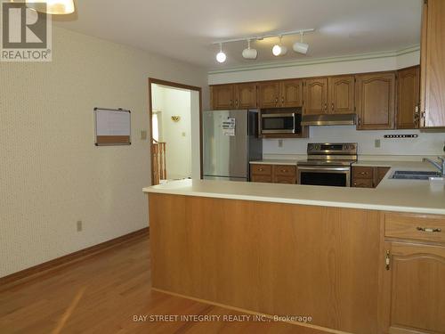 38 Orkney Crescent E, London, ON - Indoor Photo Showing Kitchen With Double Sink