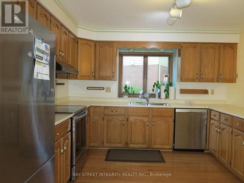 38 Orkney Crescent E, London, ON - Indoor Photo Showing Kitchen With Double Sink