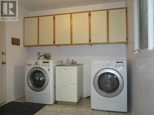 38 Orkney Crescent E, London, ON - Indoor Photo Showing Laundry Room