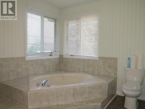 38 Orkney Crescent E, London, ON - Indoor Photo Showing Bathroom