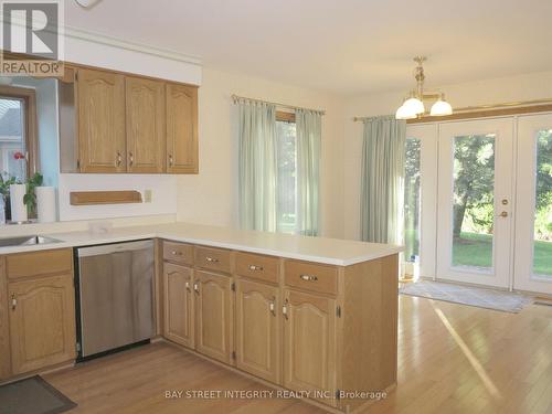 38 Orkney Crescent E, London, ON - Indoor Photo Showing Kitchen