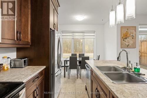 30 Damude Avenue, Thorold, ON - Indoor Photo Showing Kitchen With Double Sink With Upgraded Kitchen