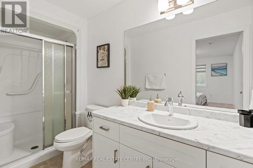 30 Damude Avenue, Thorold, ON - Indoor Photo Showing Bathroom