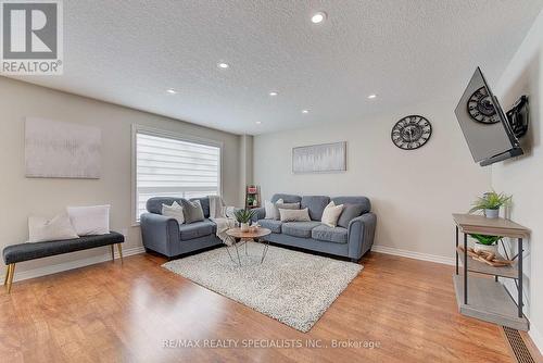 62 Greenway Boulevard, St. Thomas, ON - Indoor Photo Showing Living Room