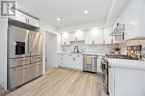 748 St Clair Parkway, St Clair, ON - Indoor Photo Showing Kitchen With Upgraded Kitchen