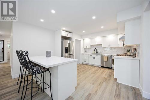 748 St Clair Parkway, St Clair, ON - Indoor Photo Showing Kitchen With Upgraded Kitchen