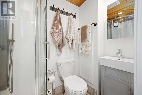 748 St Clair Parkway, St Clair, ON - Indoor Photo Showing Bathroom