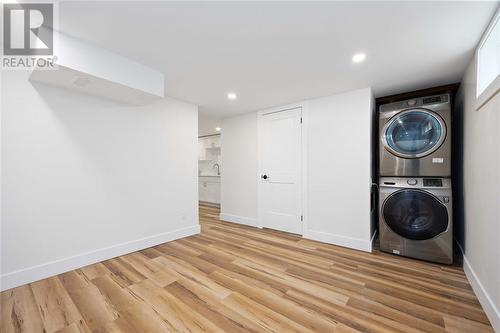 748 St Clair Parkway, St Clair, ON - Indoor Photo Showing Laundry Room