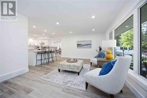 748 St Clair Parkway, St Clair, ON - Indoor Photo Showing Living Room