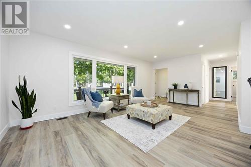 748 St Clair Parkway, St Clair, ON - Indoor Photo Showing Living Room