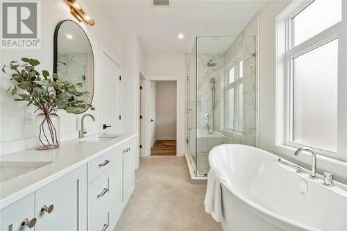 6755 Griffin Drive, Plympton-Wyoming, ON - Indoor Photo Showing Bathroom