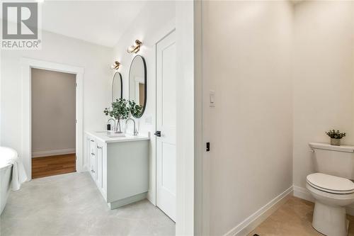 6755 Griffin Drive, Plympton-Wyoming, ON - Indoor Photo Showing Bathroom