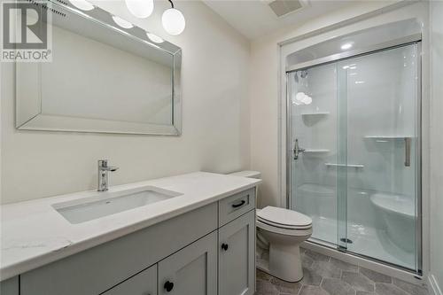 6755 Griffin Drive, Plympton-Wyoming, ON - Indoor Photo Showing Bathroom