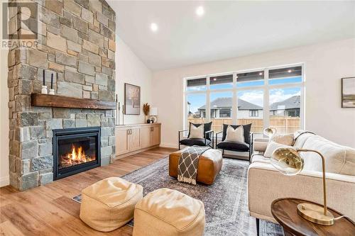 6755 Griffin Drive, Plympton-Wyoming, ON - Indoor Photo Showing Living Room With Fireplace